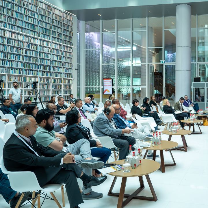 من الورق إلى الشاشة، من الشاشة إلى الورق