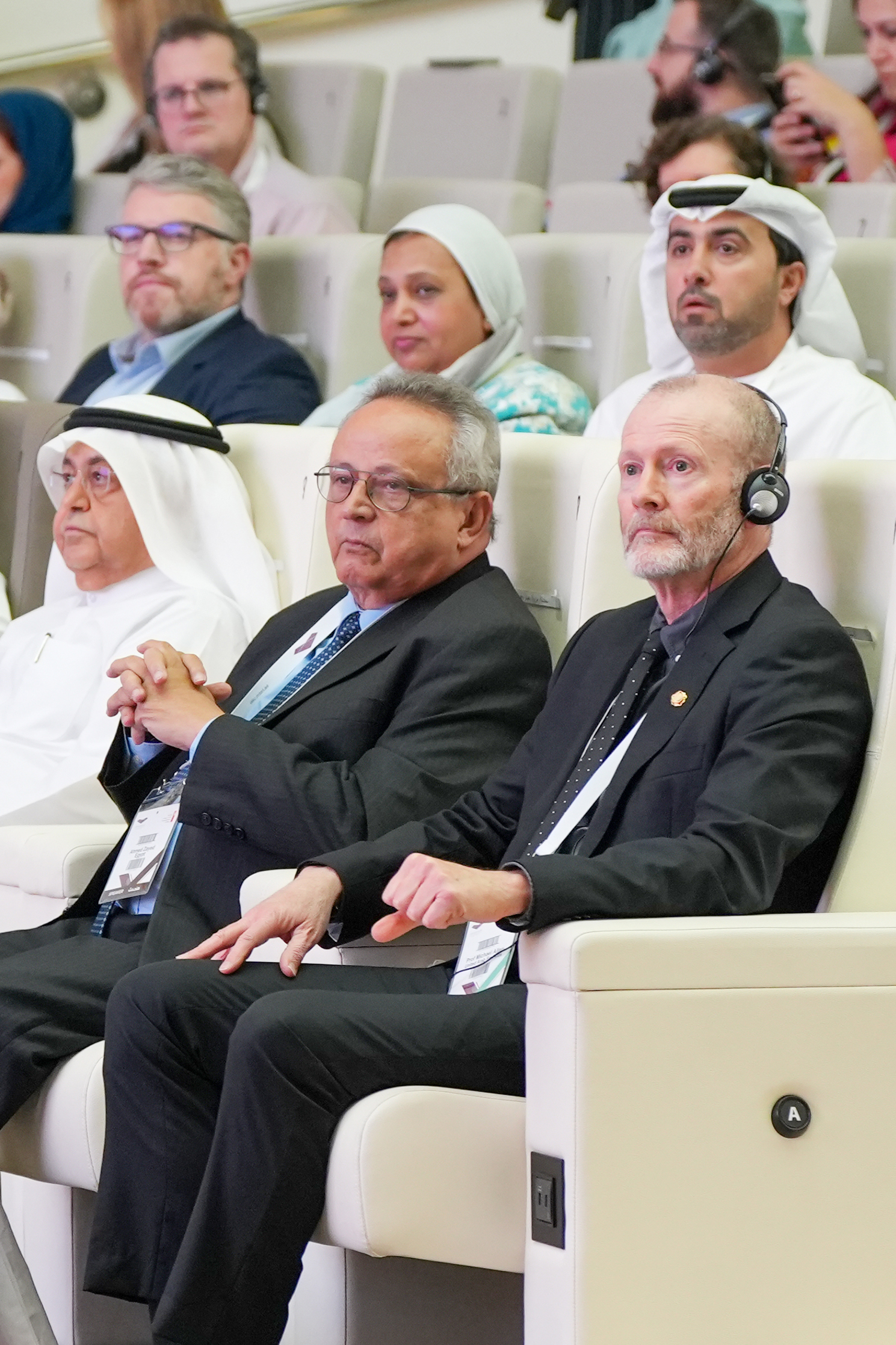 بين السوق والثقافة